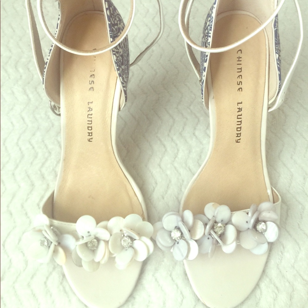 ⚜️💙Striking CL Floral Heels💙⚜️